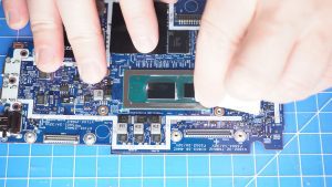 ***NOTE: Make sure to not touch the heat transfer areas on the heatsink and processors. The oils on your skin can reduce the heat transfer capability of the thermal paste.