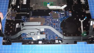 TO REMOVE THE HEATSINK FOR MODELS W/ INTEL GRAPHICS: Unscrew and remove the Heatsink (4 x captive screws).