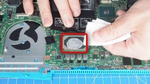 ***NOTE: Make sure to not touch the heat transfer areas on the heatsink and processors. The oils on your skin can reduce the heat transfer capability of the thermal paste.