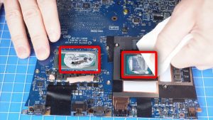 ***NOTE: Make sure to not touch the heat transfer areas on the heatsink and processors. The oils on your skin can reduce the heat transfer capability of the thermal paste.