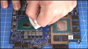 ***NOTE: Make sure to not touch the heat transfer areas on the heatsink and processors. The oils on your skin can reduce the heat transfer capability of the thermal paste.